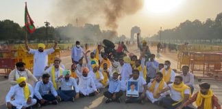 Tractor burns near India Gate, Video