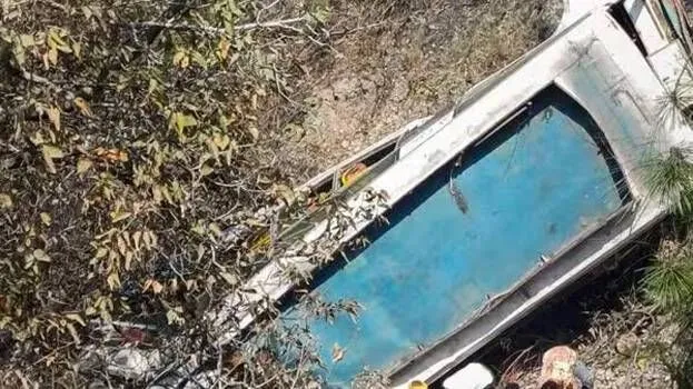 Bus falls Into Gorge in Jammu & Kashmir