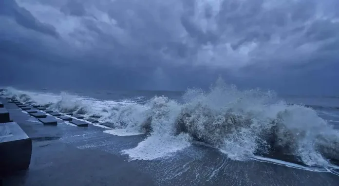 Red alert issued for coastal areas in Thiruvananthapuram and Kollam districts; caution advisory announced